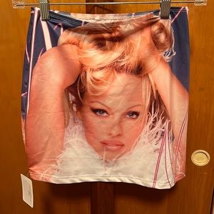 SKIRT; MINI, KITSCHY PAMELA ANDERSON ON FRONT & BACK, SIZE M
